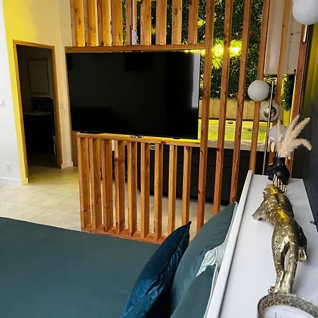 Des Sacres - Avec Jacuzzi Privatif Apartment